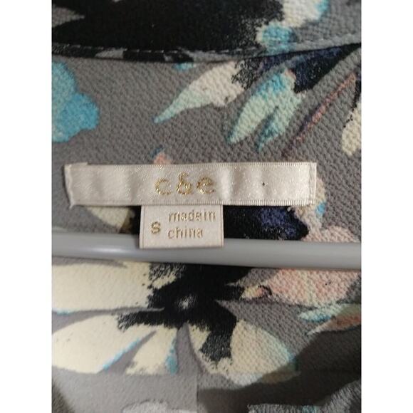 C&e Woman's S Blouse Grey Floral Button V Neck Lightweight Business Casual - Picture 2 of 8